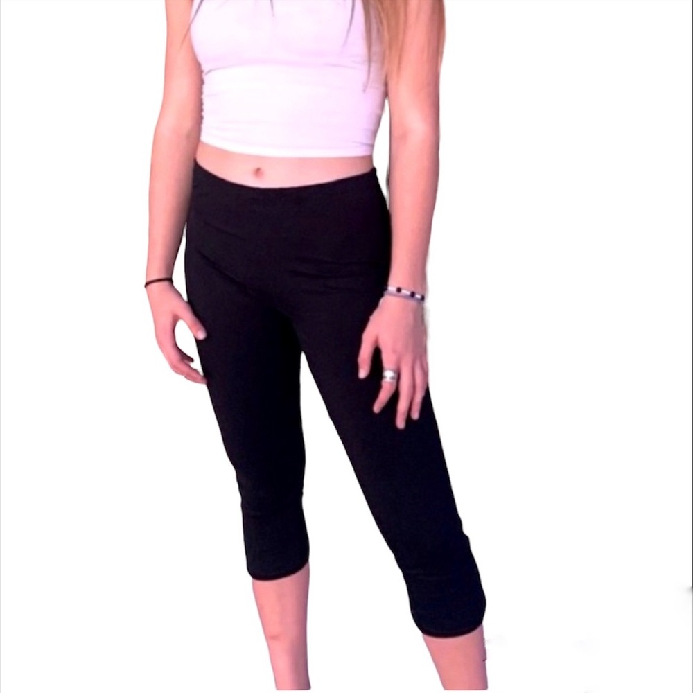 Fabletics Black Cropped Legging